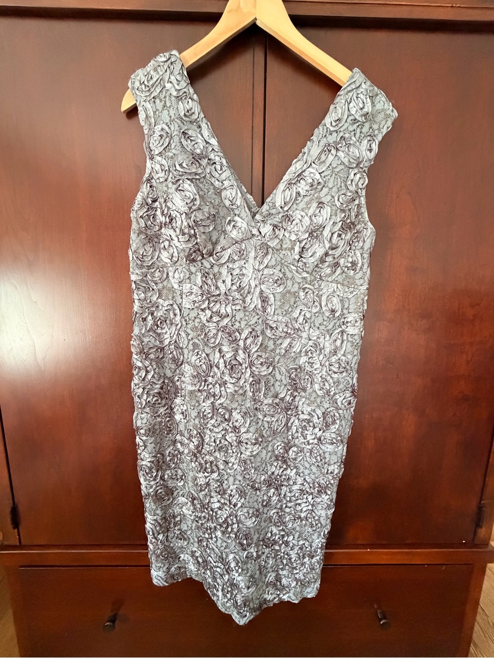 MARINA Silver Floral Lace V-Neck Cocktail Dress